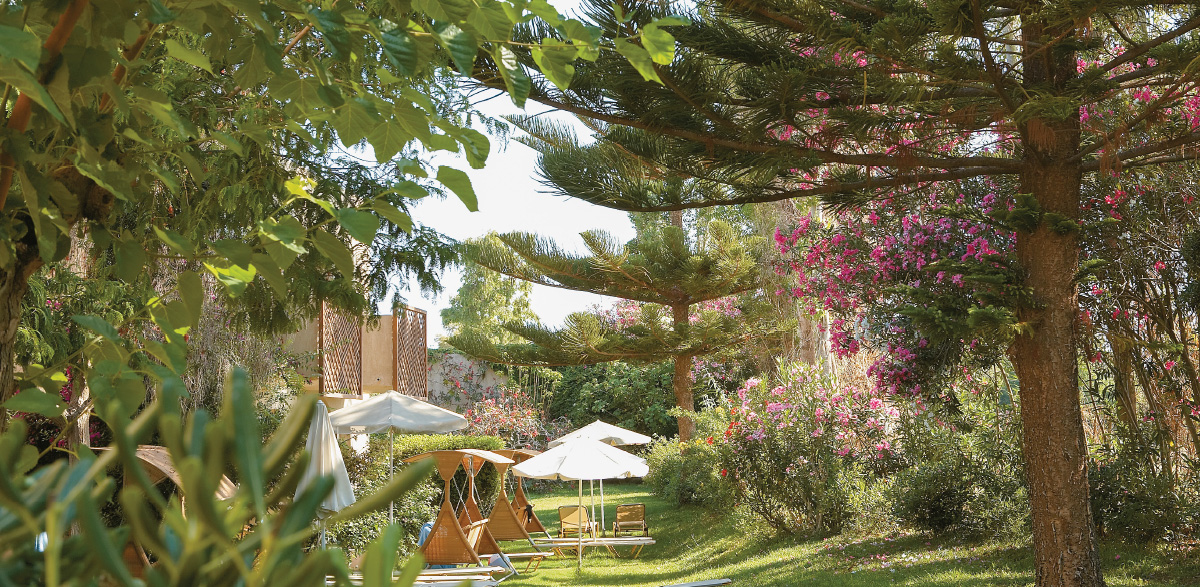 02-bungalow-garden-area-creta-palace-luxury-living