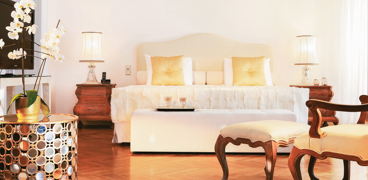 palace-luxury-suite-creta-palace-bedroom-and-lounge-area