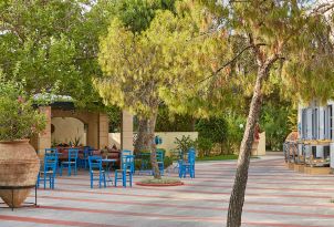 19-greek-cafe-and-desserts-in-kafenion-the-beautiful-hellas-in-grecotel-creta-palace