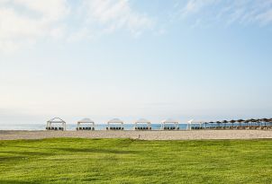 24-grass-and-water-by-the-beach-in-grecotel-creta-palace-in-crete