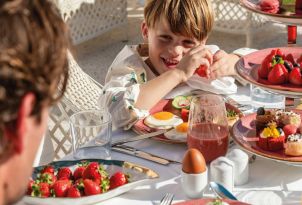 25-creta-palace-kids-dining-grecotel