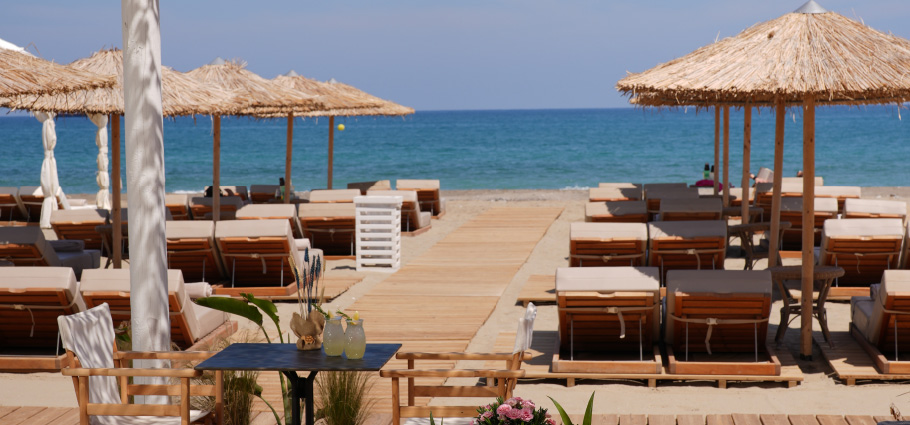 02-creta-palace-beach-bar-grecotel-crete-island