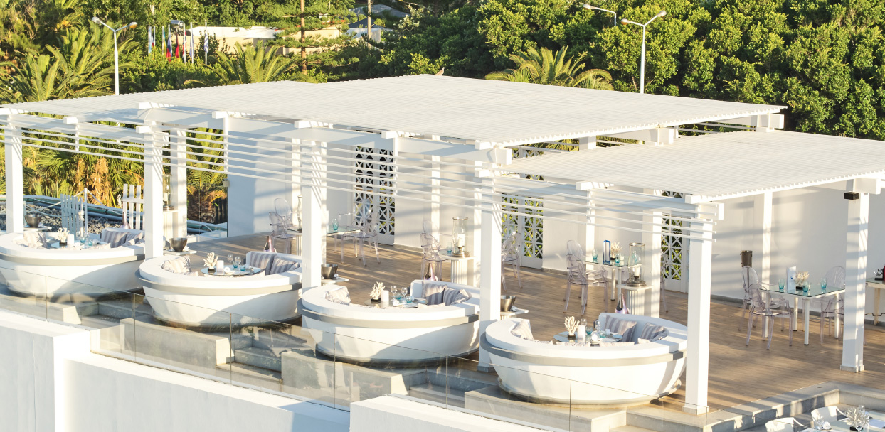 01-zeus-and-amalthia-sky-bar-restaurant-on-the-rooftop-of-grecotel-creta-palace