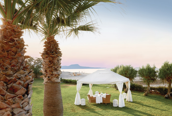 03-garden-wedding-ceremony-during-sunset-in-creta-palace-grecotel-greece